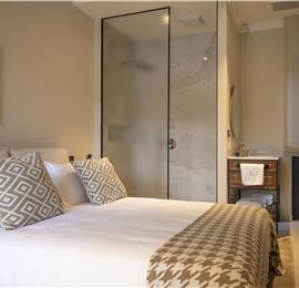 Selection of 5 bedroom seafront villas with pool on Ciovo near Trogir, sleeps 10